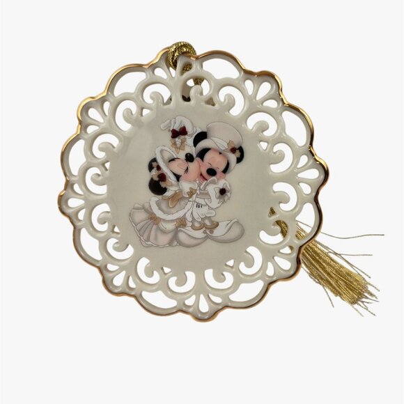 Walt Disney World Ornament A Mistletoe Kiss White Gold Trim Minnie Mickey NWT - Picture 6 of 10